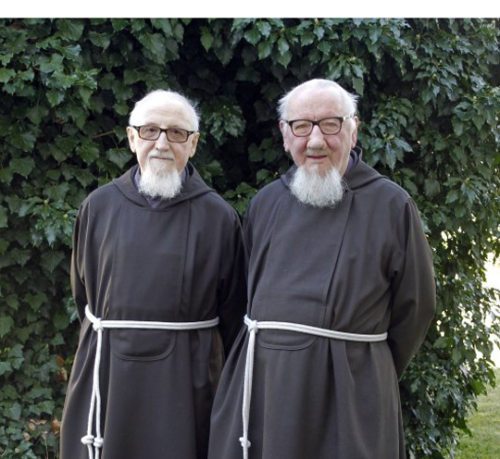 Die Zwillingsbrüder P. Johannes und P. Undesser feiern ihr 60-Jahr-Jubiläum im Orden der Kapuziner. (© Foto: Pressestelle/Eggenberger) Die Zwillingsbrüder P. Johannes und P. Undesser feiern ihr 60-Jahr-Jubiläum im Orden der Kapuziner. (© Foto: Pressestelle/Eggenberger)
