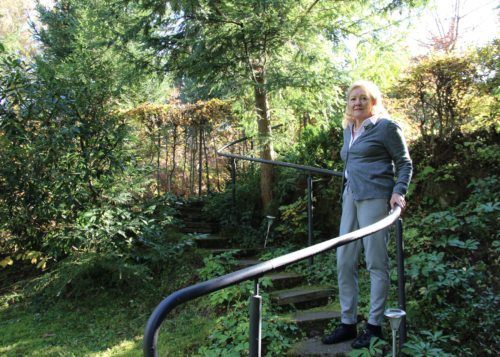 Begleitet unheilbar kranke, alte und demente Menschen auf ihrem letzten Weg: Karin Benzinger (© Foto: Caritas Kärnten) Begleitet unheilbar kranke, alte und demente Menschen auf ihrem letzten Weg: Karin Benzinger (© Foto: Caritas Kärnten)