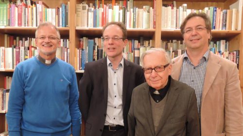 Gastgeber Stiftpfarrer Josef-Klaus Donko, Universitätsprofessor Jan-Heiner Tück, Bischofsvikar Olaf Colerus-Geldern und Moderator Karl-Heinz Kronawetter (v.l.n.r) (© Foto: F. Breitfuss) Gastgeber Stiftpfarrer Josef-Klaus Donko, Universitätsprofessor Jan-Heiner Tück, Bischofsvikar Olaf Colerus-Geldern und Moderator Karl-Heinz Kronawetter (v.l.n.r) (© Foto: F. Breitfuss)