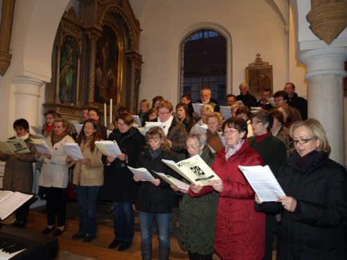 Feierliche Abendmesse in der Markuskirche Wolfsberg mit gesanglicher Umrahmung durch die TeilnehmerInnen von KIMU KOMPAKT (© Foto: Stefanie Petelin) Feierliche Abendmesse in der Markuskirche Wolfsberg mit gesanglicher Umrahmung durch die TeilnehmerInnen von KIMU KOMPAKT (© Foto: Stefanie Petelin)