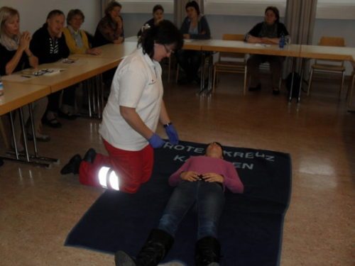 Professionell helfen bei Kindernotfällen. (© Foto: Unterlercher) Professionell helfen bei Kindernotfällen. (© Foto: Unterlercher)