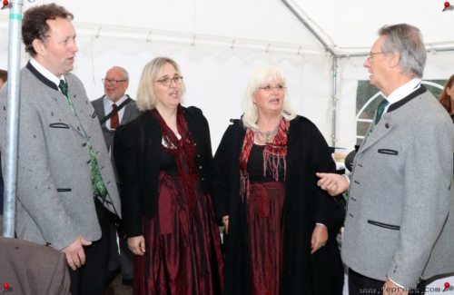 Bildunterschrift (Bildrechte sind zwingend anzugeben!) Bildunterschrift (Bildrechte sind zwingend anzugeben!)