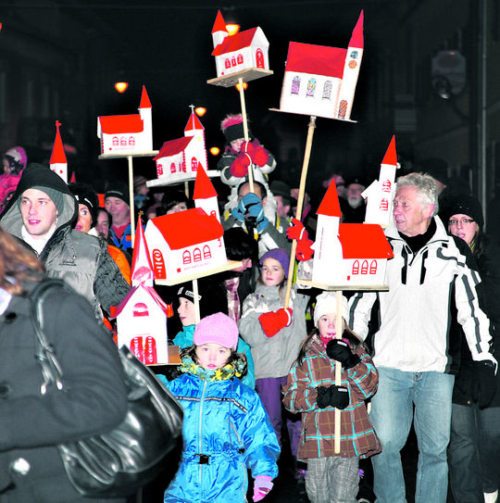 Das Kirchleintragen in Bad Eisenkappel ist ein alter Brauch am Abend des 1. Februar.  (© Foto: Der Sonntag )