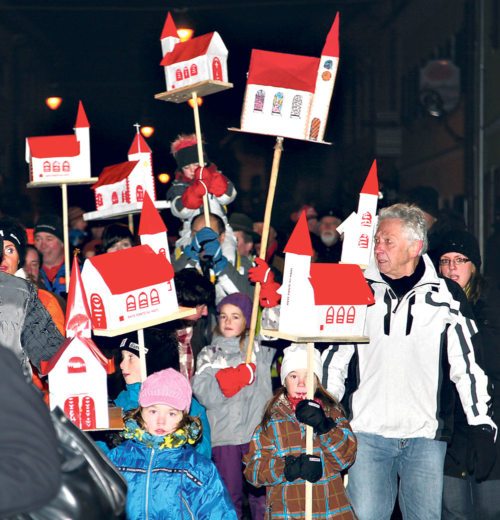 Der Brauch des Kirchleintragens in  Bad Eisenkappel (© Foto: Ingeborg Jakl)