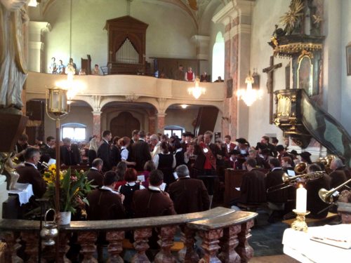 An diesem Tag war unsere Kirche zur Gänze voll.  (© Foto: Wilfried Buchacher )