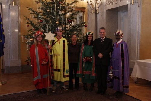 Sternsinger/innen der Pfarre Ebenthal bei Bundespräsident Dr. Heinz Fischer (© Foto: Archiv: Jungschar)