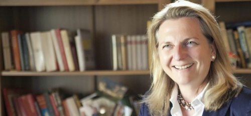 Karin Kneissl, Politik- und Nahostexpertin, im “Sonntag“-Gespräch über das zwiespältige Verhältnis von Macht und Religion und über den “Arabischen Frühling“. (© Foto: thomas raggam) Karin Kneissl, Politik- und Nahostexpertin, im “Sonntag“-Gespräch über das zwiespältige Verhältnis von Macht und Religion und über den “Arabischen Frühling“. (© Foto: thomas raggam)