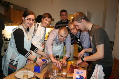 In der Dompfarrküche ging es rund (© Foto: Stadtpastoral)