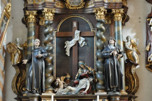 In der Pfarre Kötschach wird bereits traditionell die “Novene zur Schmerzensmutter Maria“ gefeiert (im Bild: Schmerzensaltar, Pfarrkirche Kötschach)  (© Foto: Pressestelle/Pfarre Kötschach)