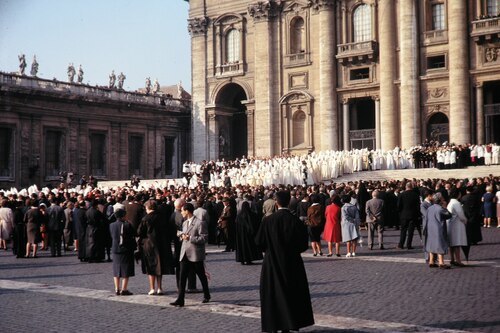 Eröffnung des Zweiten Vatikanischen Konzils (Peter Geymayer, Public domain, via Wikimedia Commons)