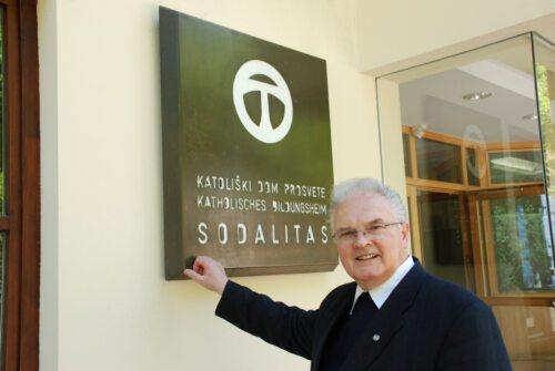 Jože Kopeinig je rektor Doma prosvete v Tinjah (Nedelja)