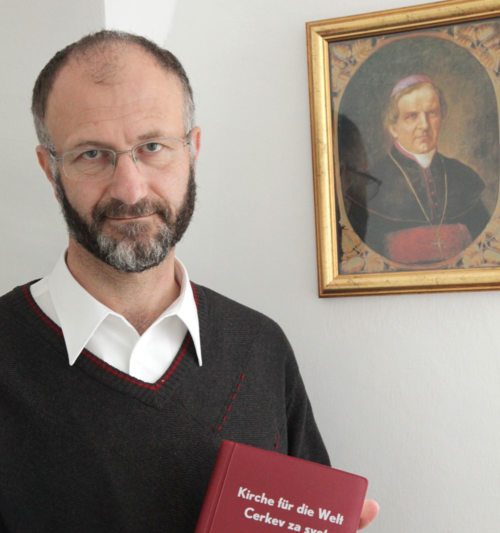 Janko Krištof: O skrbeh in veselju slovenskih vernikov bi se v živi komunikaciji rad pogovoril s škofom. (© Foto: opetnik/Nedelja)