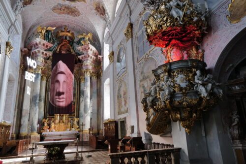 Kunstinstallation „Wo bist du?“ im Klagenfurter Dom (Foto: H. Schreiber) Kunstinstallation „Wo bist du?“ im Klagenfurter Dom (Foto: H. Schreiber)