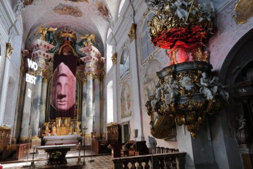 Kunstinstallation „Wo bist du?“ im Klagenfurter Dom (Foto: H. Schreiber)