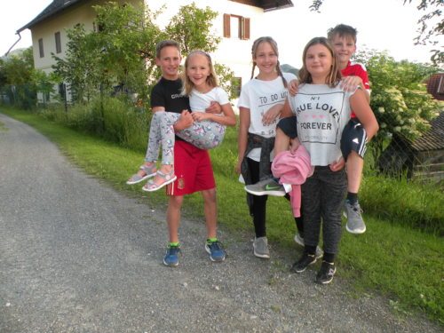 Auch die Jüngsten waren bei der Wanderung mit dabei. (© Foto: Weisböck)