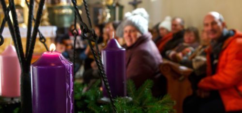 erste Kerze brennt<br />
Foto: Anton Wieser erste Kerze brennt<br />
Foto: Anton Wieser