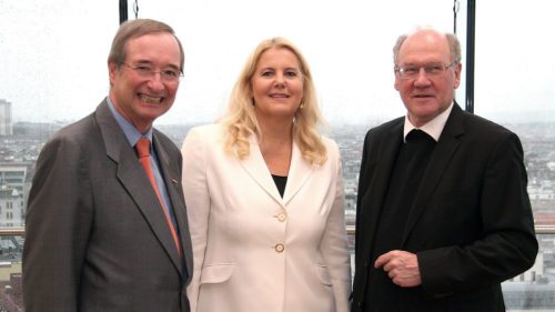 WKÖ-Präsident Christoph Leitl (li), WEISS-Geschäftsführerin Mag. Martina Uster und Diözesanbischof Dr. Alois Schwarz (© Foto: Foto: WKÖ/Leithner)