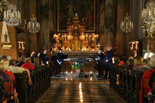 V okoli 100 lokacijah na Koroškem poteka 2. junija spet “Dolga noč cerkva“. (Na sliki:“Glasba za sanjarjenje“ v celovški stolnici; 2021); slika: Johannes Hübler V okoli 100 lokacijah na Koroškem poteka 2. junija spet “Dolga noč cerkva“. (Na sliki:“Glasba za sanjarjenje“ v celovški stolnici; 2021); slika: Johannes Hübler