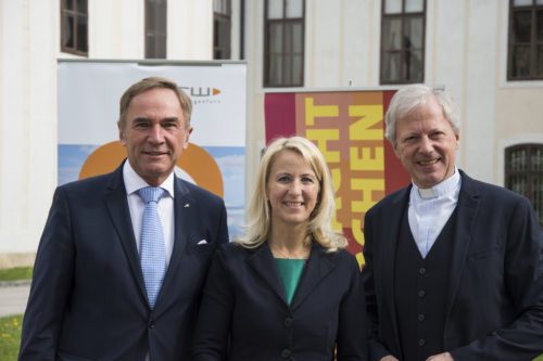 Freuen sich auf die 15. ökumenische “Lange Nacht der Kirchen“: Projektleiterin Binder, Diözesanadministrator Guggenberger und Superintendent Sauer;<br />Foto: Karl-Heinz Kronawetter