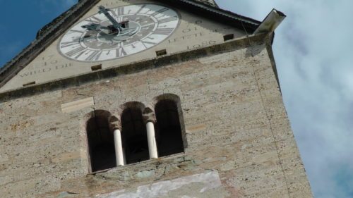 Der Zahn der Zeit nagt an den mächtigen Türmen des Maria Saaler Domes (© Foto: fotomax)