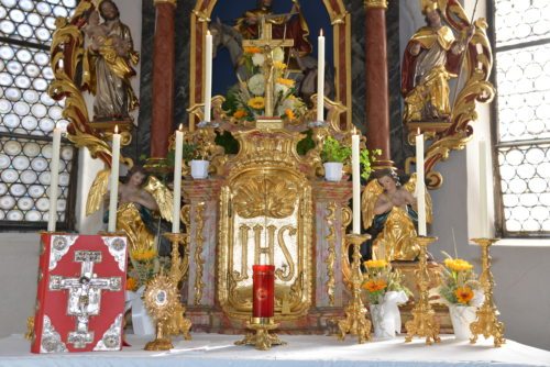 Der Hochaltar mit dem Hl. Martin von Tours in der Pfarrkirche St. Martin am Techelsberg (© Foto: Michael Habernigg) Der Hochaltar mit dem Hl. Martin von Tours in der Pfarrkirche St. Martin am Techelsberg (© Foto: Michael Habernigg)