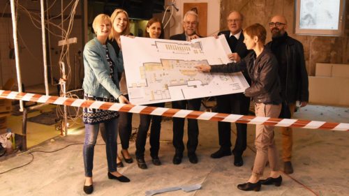 Gabriela Sonnleitner, Christina Staubmann, Caritas-Geschäftsführerin Marion Fercher, Caritasdirektor Josef Marketz, Bischof Alois Schwarz und die Architekten Stefanie Murero u. Beppino Bresciano (© Foto: KH Kronawetter / Internetredaktion)