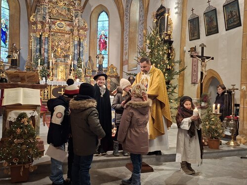 ie Erstkommunionkinder bei ihren Betrachtungen zum Fest Mariä Lichtmess (Bild: Sonja Kucher).