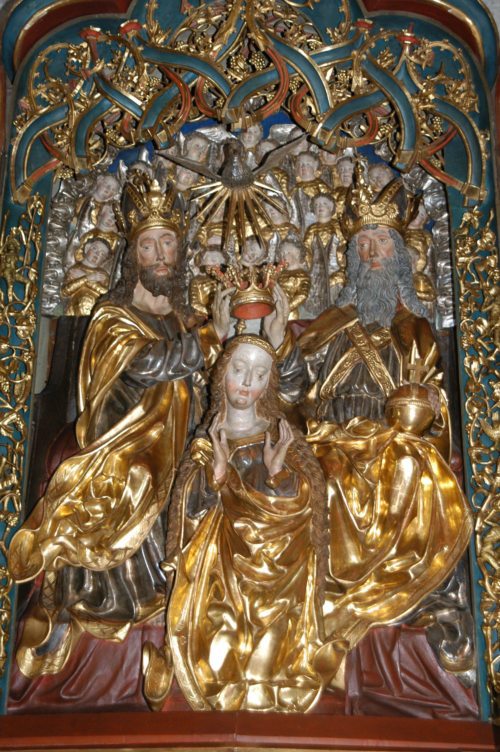 Im Mittelpunkt des Hochfestes “Mariä Empfängnis“ steht die Einzigartigkeit der Gottesmutter Maria (im BIld: Krönung Mariens, Flügelaltar, Maria Gail).  (© Foto: Prof. Ellersdorfer)