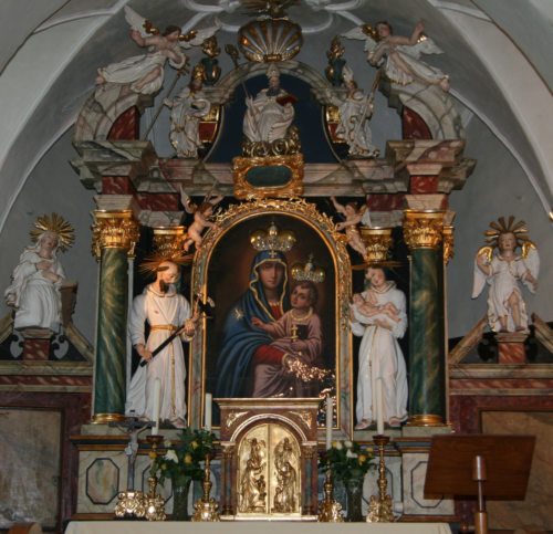 Der Hochaltar mit dem Gnadenbild in der Wallfahrtskirche Maria Schnee (© Foto: Gschwandner-Elkins ) Der Hochaltar mit dem Gnadenbild in der Wallfahrtskirche Maria Schnee (© Foto: Gschwandner-Elkins )