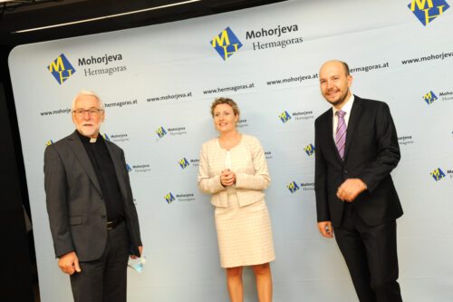 Skof Jože Marketz, ministrica Susanne Raab in državni sekretar Dejan Valentinčič (Gotthardt)