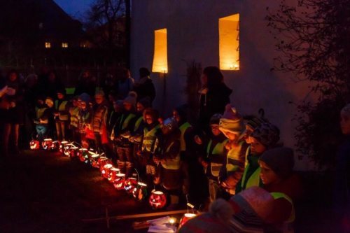 Martinsumzüge (im Bild: Kraig, 2017) finden rund um den Martinstag in vielen Kärntner Pfarren statt. Foto: Anton Wieser