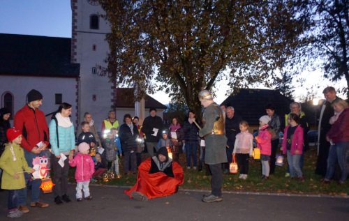 Rund um den Martinstag finden in zahlreichen Kärntner Pfarren Martinsumzüge und Martinsspiele statt (im Bild: Martinsspiel 2018, Pfarre Klagenfurt-St. Martin). Foto: Pressestelle