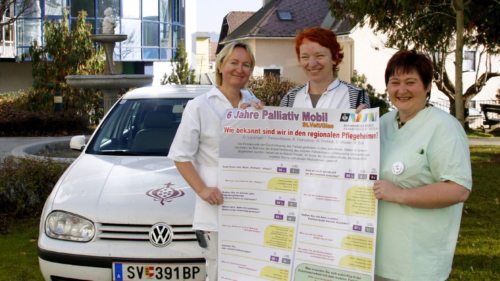 v.l.n.r.: OA Dr. Doris Lackinger, Sozialarbeiterin Mag.(FH) Anneliese Resch, DGKS Gertraud Hrebejk (© Foto: KBB St. Veit/Glan) v.l.n.r.: OA Dr. Doris Lackinger, Sozialarbeiterin Mag.(FH) Anneliese Resch, DGKS Gertraud Hrebejk (© Foto: KBB St. Veit/Glan)