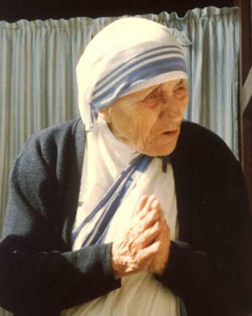 Mutter Teresa im Jahr 1988 (© Foto: Wikimedia / Evert Odekerken) Mutter Teresa im Jahr 1988 (© Foto: Wikimedia / Evert Odekerken)