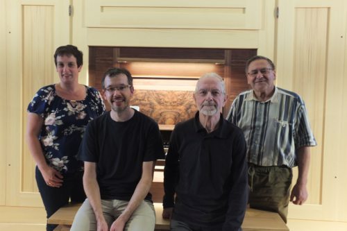 Freuen sich über die neue Orgel: Irmgard Schluder, Gernot Kacetl, Rudolf Klary und Josef Mößlacher (Orgelkomitee). Foto: Schluder
