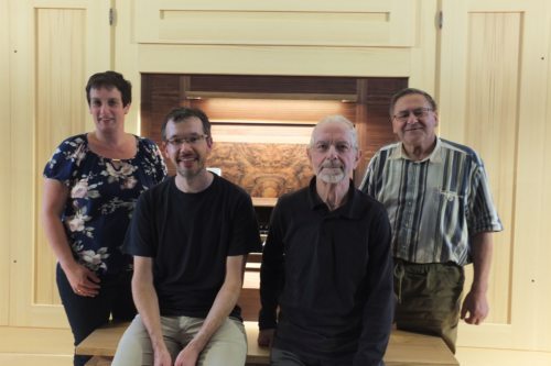 Freuen sich über die neue Orgel: Irmgard Schluder, Gernot Kacetl, Rudolf Klary und Josef Mößlacher (Orgelkomitee). Foto: Schluder Freuen sich über die neue Orgel: Irmgard Schluder, Gernot Kacetl, Rudolf Klary und Josef Mößlacher (Orgelkomitee). Foto: Schluder