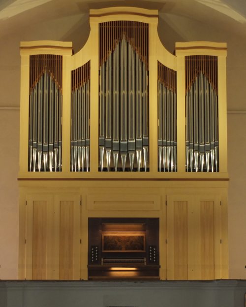 Die neue Orgel in der Pfarrkirche Lind im Drautal  mit zehn Register und 778 Pfeifen; Foto: Kacetl