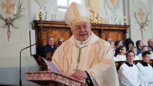 Erzbischof Dr. Peter Stephan Zurbriggen, der Apostolische Nuntius in Österreich, bei seiner Predigt in der generalsanierten Loretokirche (© Foto: Emhofer / Pfarre St. Andrä)