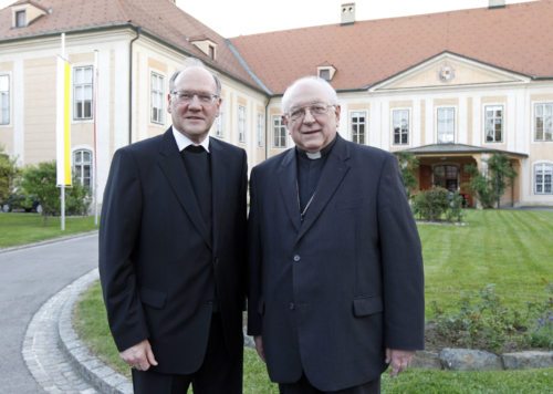 Bischof Schwarz empfängt Nuntius Zurbriggen in der Bischöflichen Residenz. (© Foto: Pressestelle/Eggenberger)