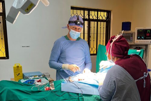 Chirurg Jurij Gorjanz operierte in Tansania (Foto: Gorjanz / Krankenhaus der Barmherzigen Brüder)