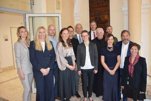 Bildunterschrift (Bildrechte sind zwingend anzugeben!)