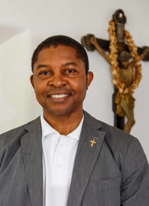 Pfarrprovisor Mag. Charles Ikechukwu Ogbunambala (© Foto: Anton Wieser) Pfarrprovisor Mag. Charles Ikechukwu Ogbunambala (© Foto: Anton Wieser)