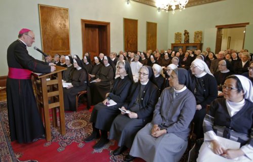 Traditionelle Begegnung der Ordensleute mit Bischof Schwarz (im Bild: Tag des geweihten Lebens 2015) (© Foto: Pressestelle/Eggenberger) Traditionelle Begegnung der Ordensleute mit Bischof Schwarz (im Bild: Tag des geweihten Lebens 2015) (© Foto: Pressestelle/Eggenberger)