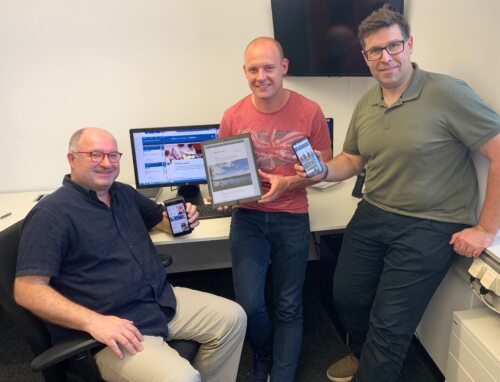 Slovenske spletne strani urejajo Franz Rulitz, Miran Kelih in Dominik Hudl. Vsi trije uredniki spletne strani delajo trimedialno, torej za splet, televizijo in radio.(ORF/Dolinšek) Slovenske spletne strani urejajo Franz Rulitz, Miran Kelih in Dominik Hudl. Vsi trije uredniki spletne strani delajo trimedialno, torej za splet, televizijo in radio.(ORF/Dolinšek)