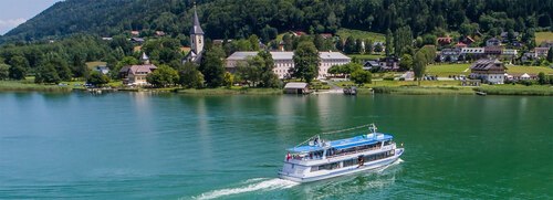 Die Initiative “Kirche im Tourismus“ lädt zur Schiffahrt mit ökumenischer Morgenandacht auf dem Ossiachersee ein. <br />
Foto: visitvillach.at 