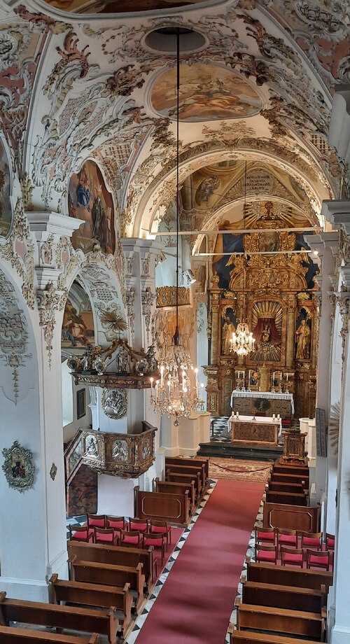 Der Innenraum der Stiftskirche wurde in den vergangenen Monaten umfassend restauriert. Foto: Aichholzer Der Innenraum der Stiftskirche wurde in den vergangenen Monaten umfassend restauriert. Foto: Aichholzer