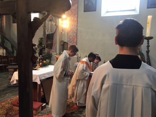 Höhepunkt der Osterfeierlichkeiten - der Auferstehungsgottesdienst am Sonntag früh (© Foto: Wilfried Buchacher )