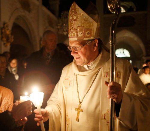 Archivfoto: Osternachtfeier mit Bischof Schwarz im Klagenfurter Dom (© Foto: Pressestelle/Eggenberger)