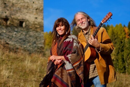 Outi & Lee begeistern seit fast 35 Jahren mit Musik „für die Ohren des Herzens“.<br /> Foto: Outi & Lee Outi & Lee begeistern seit fast 35 Jahren mit Musik „für die Ohren des Herzens“.<br /> Foto: Outi & Lee