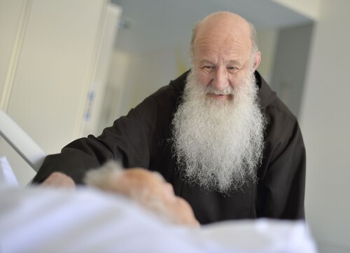 Kapuzinerpater Anton Wanner leitete 42 Jahre die Krankenhausseelsorge am Klinikum Klagenfurt. Foto: Diözesan-Pressestelle/Helge Bauer